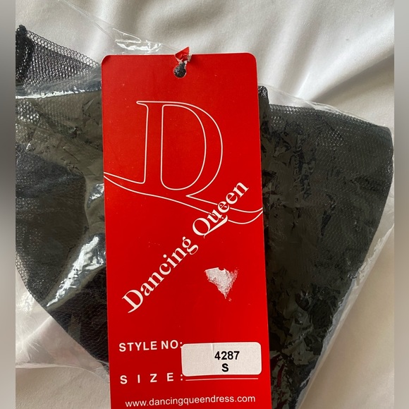 Black and Gold Prom Dress! - Picture 6 of 6